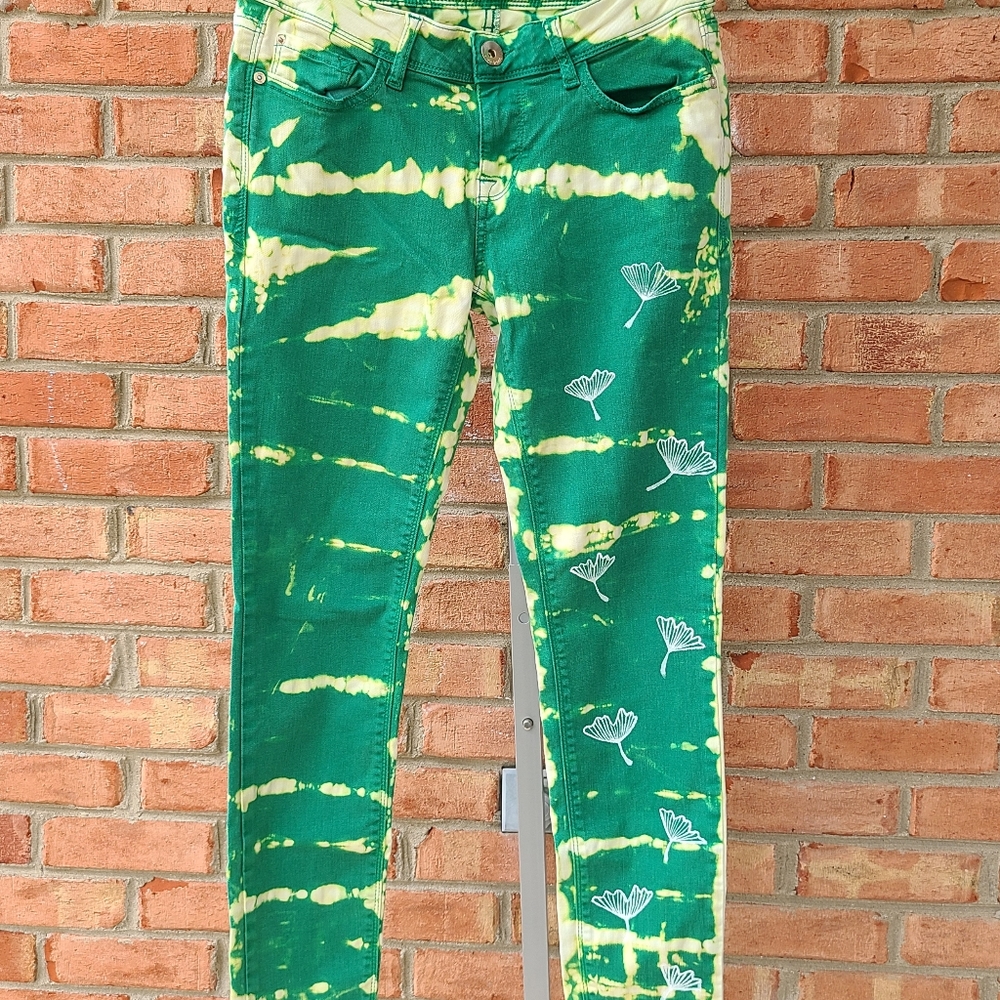 Kensie Hand Painted ankle Biter Skinny Jeans green